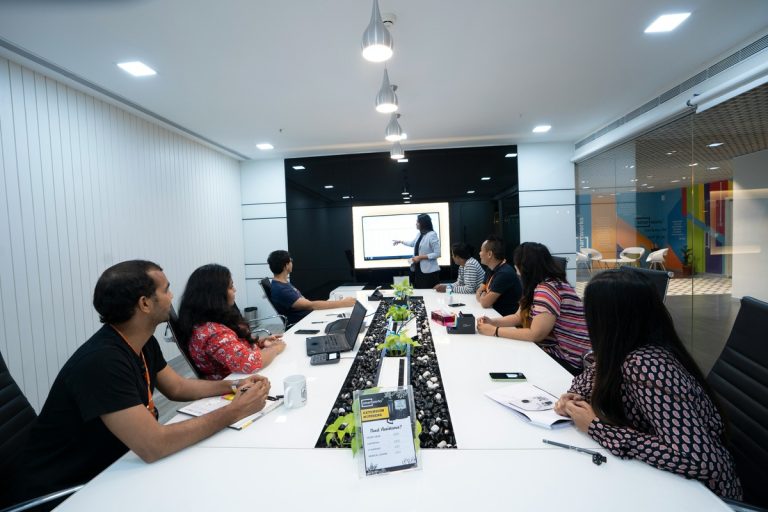 smartworks-coworking-Uz8THWPXwhI-unsplash (1)